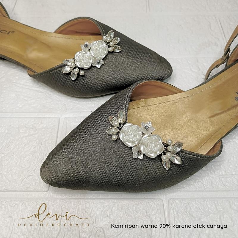 KS2. Sepasang Klip Sepatu, Shoe Klip, Aksesoris Sepatu Karet 0