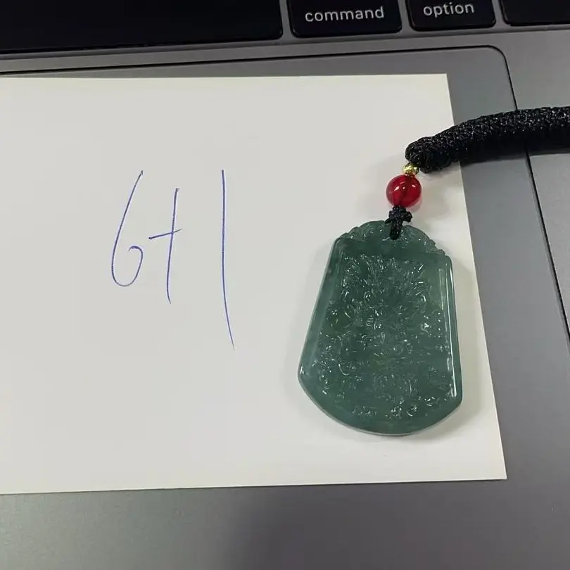 Pendant - suitable for both men and women to wear