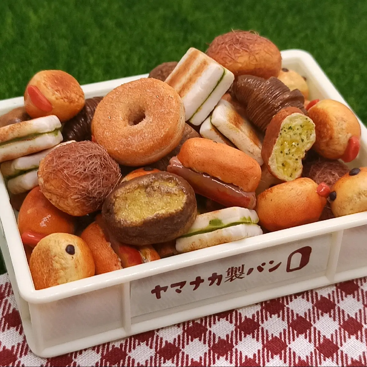 1PC Dollhouse Miniature Food Bread Otah Pork Floss Raisin Hotdog Bun Donut Kaya Toast Croissant Garlic Butter Sugar