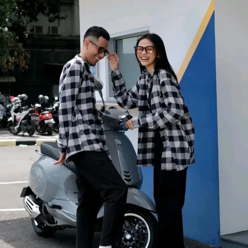 Kemeja Flanel Jumbo XL XXL XXXL Oversize Pria Wanita Lengan Panjang Unisek Distro Premium Kotak Casual Motif Garis Double Putih Neck V-Neck Slim-fitting Setrip Cowok Formal Baju Unisex 5