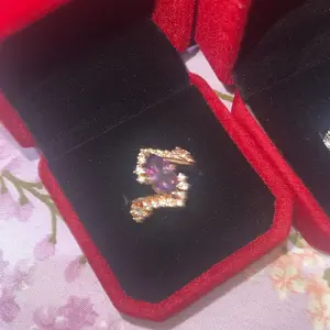 OS1-R110 Cincin Wanita Cranberry Jewelry Premium Lapis Emas 18k Anti Luntur Anti Berubah Warna Garansi 1 Tahun Resmi Size Adjustable Kualitas Grade Terbaru Aksesoris Perhiasan Cincin Nikah Permata VVS1 Elegan COD