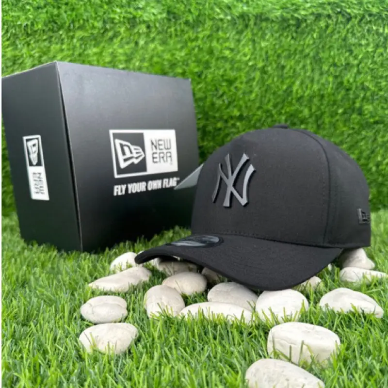 NY Black On Black Logo Besi / Topi Premium