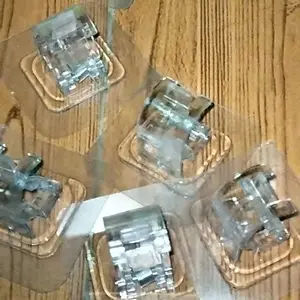 1 pcs Braket gorden Bracket Jepit Tanpa Paku Serbaguna Tempel Klip Braket Serbaguna Braket Tiang Gorden Hook Braket Tiang Gantungan Adhesive Gorden Kolong Dapur Kokoh Tanpa Paku Gorden Hook Tirai Flexible Transparan Gantungan Tempel Tanpa Bor