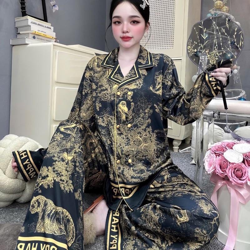  Đồ bộ pifama lụa latin cổ vest nút bọc vải  in hoạ tiết rừng màu cam đen  sang trọng có bigsize đến 90kg 