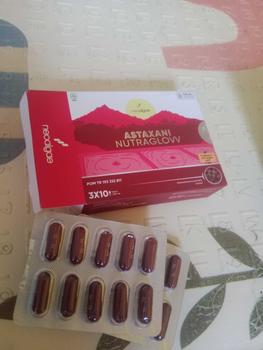 Product Review of Suplemen Kecantikan Astaxani Nutraglow - Natural Astaxanthin 10 mg - Nutrisi Alami Mencerahkan Memudarkan Flek Hitam Mencegah Penuaan Dini Pada Kulit [BPOM & HALAL] from A**a 0