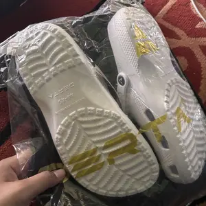 DertA' Sandal Kodok Pria Couple Sendal Anak-Anak Sepatu Wanita EVA Anti Slip Size 30-45 Fashionable on-Slip Waterproof