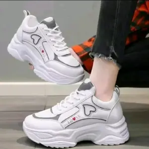 Sepatu Sneakers Wanita LOVE Terbaru Elegan Model Casual 2025 Terbaik - Shoes women
