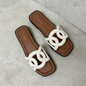Sepatu sandal plat pipih model 2025 sole lembut pantai nyaman serba bisa dipakai outdoor anti licin desain berlubang-berlubang ventilasi kepala kotak