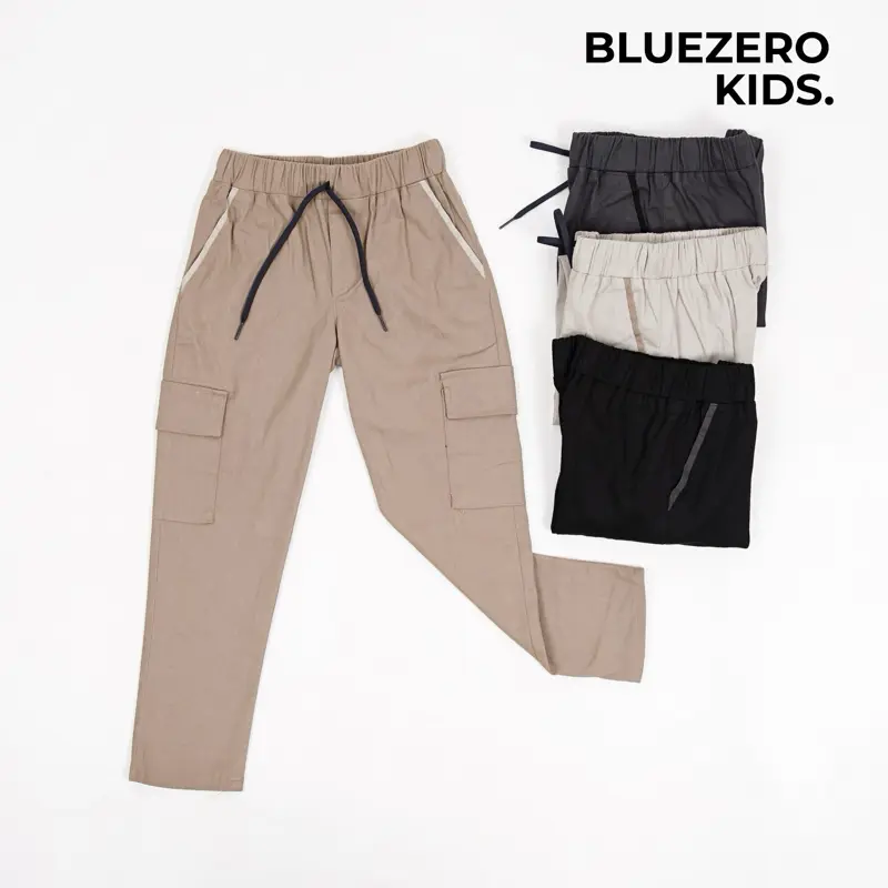 BLUEZERO KIDS Celana Panjang Anak Premium Model Cargo Usia 2 Tahun Sampai 13 Tahun Bahan Katun Twill Streatch Mulur Warna Hitam, Warna Cream, Warna Coklat, Warna Abu Tua, Warna Grey 1