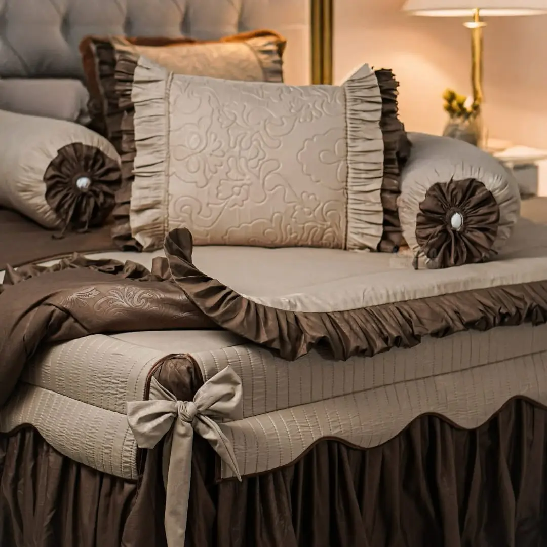 Soraya Bedsheet Bedcover Rimple Motif Minimalis Katun Gold Ukuran 180x200x30cm Set dengan 2 Sarban & 2 Sargul