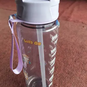 HOMYNEST Botol Minum 1 Liter Premium Water Sporty Lock Anti Tumpah BPA Free Dengan Sedotan Silikon Lembut & Indikator Hydration Ideal untuk Olahraga dan Aktivitas Harian