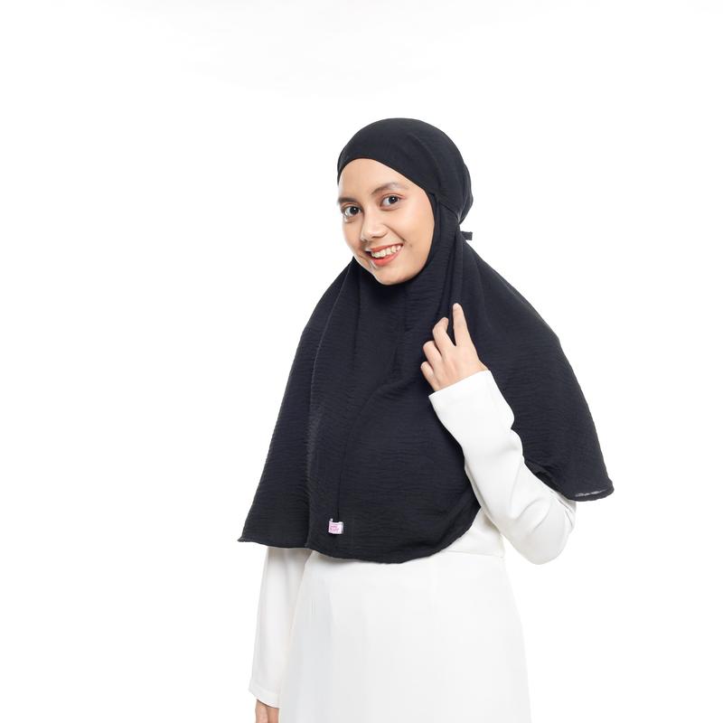 Bergo Crinkle - Kerudung Langsung Cantik- Bergo Jasmine Tekstur Rami Muslim Nyaman - Lami Hijab Hitam Simple Instan Panjang 3