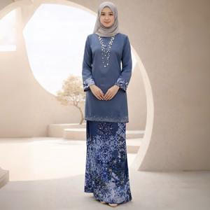 Pakaian Muslimah Dua Keping Gaya Baru 2026 dengan Cetakan Bunga 3D, Pakaian Pesta Elegan dengan Rekaan Belakang Bertindih (Selendang Tidak Termasuk)