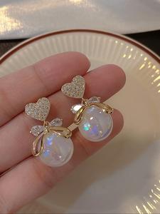 フェイクパール＆リボン ハート型ラインストーンピアス かわいいスタイル オールシーズン対応 デートや夜のイベントに最適