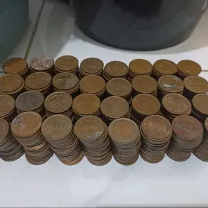 Koleksi 10 Yen Jepang Tahun Acak oleh oleh Koin Unik untuk Pecinta Koin