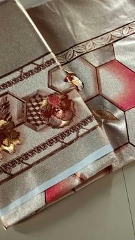 Product Review of Taplak meja gaya kontemporer kualitas tinggi hot stamping waterproof pvc taplak meja 3d heksagonal dan pola bunga from N**2 0