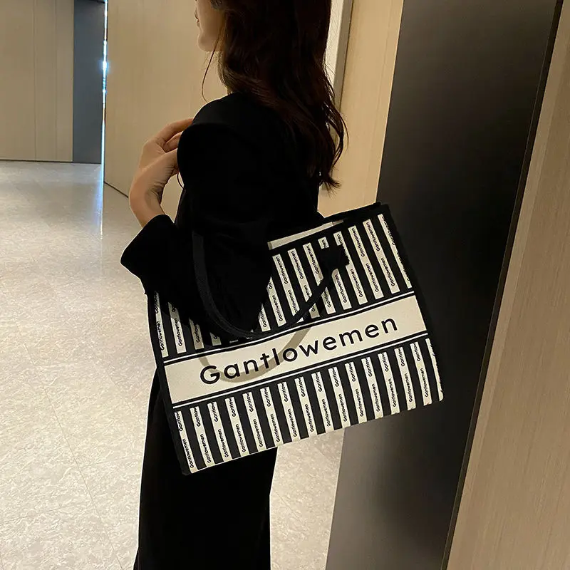 2025 New Gentlewoman Fashion Shopping Bag One Shoulder Tote Bag Letter Handheld Commuter Bag Mommy Bag