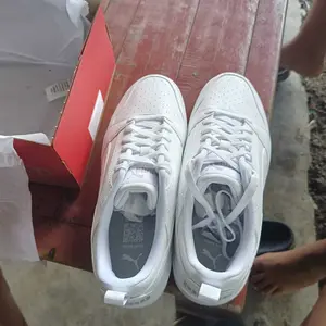 PUMA Sepatu Sneaker Rebound V6 Low Uniseks White-Gray