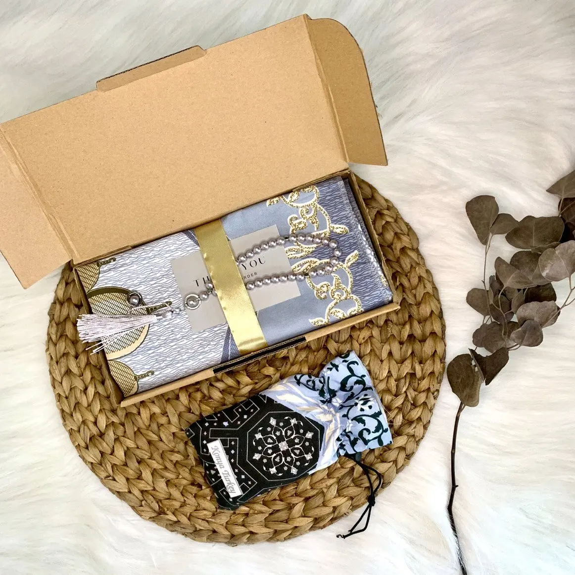 PAKET HAMPERS MURAH SAJADAH TRAVEL FREE TASBIH Hampers