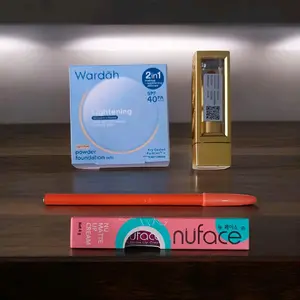 Wardah Paket Hemat Bedak Wardah dan Lipstik Batang Random untuk Pengguna Kosmetik Hemat - Bibir