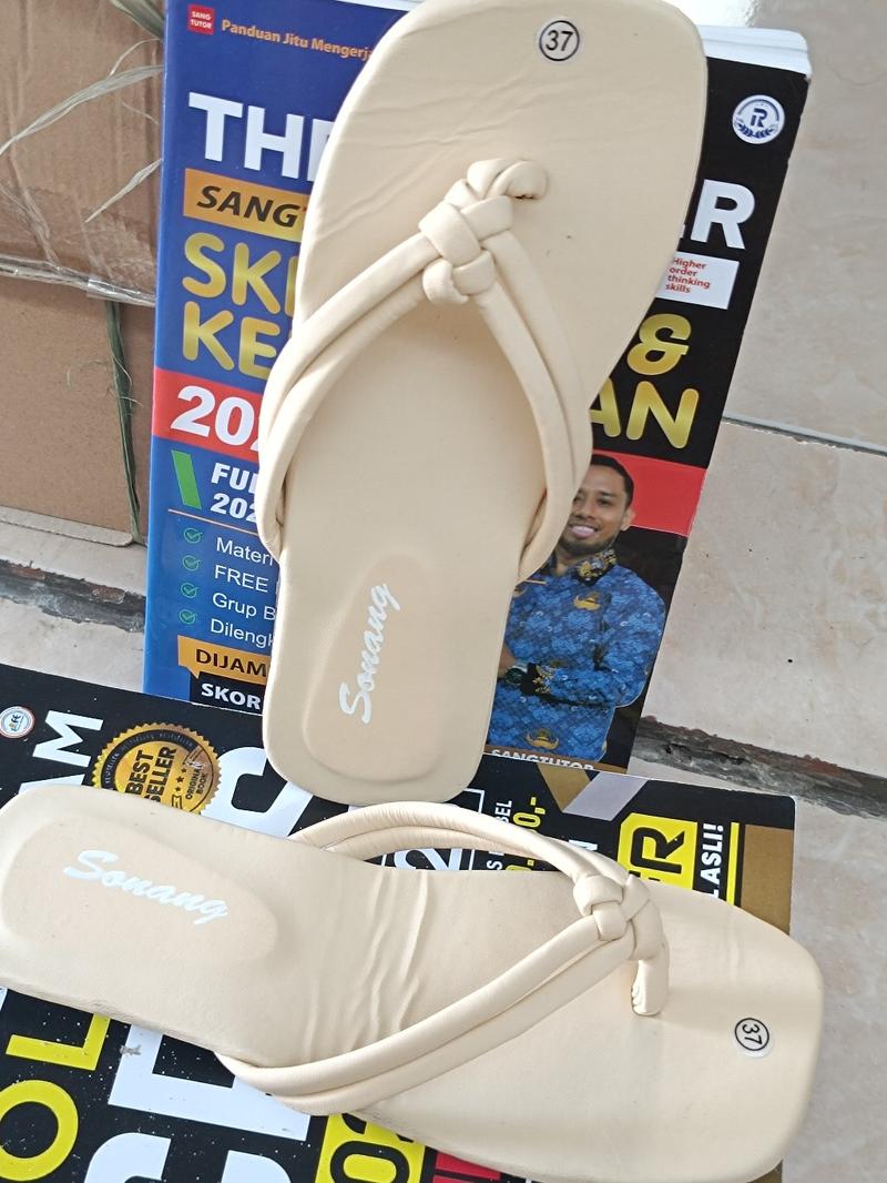 Product Introduction of Sandal Teplek Jepit Kupat Wanita Sendal platform Selop Plat Trendy 13