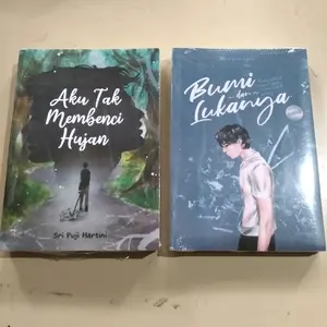 Paket 2 buku / Aku tak membenci hujan + Bumi dan lukanya