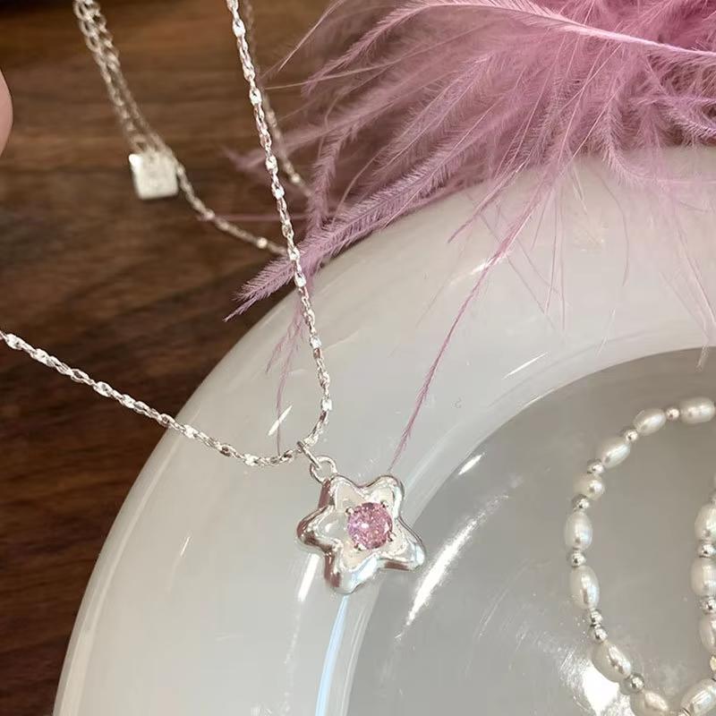 Product Introduction of Vòng Cổ Mặt Dây Chuyền Ngôi Sao, Thời Trang, Màu Bạc, Dành Cho Phụ Nữ Và Trẻ Em Gái, Zircon Màu Hồng Sáng Bóng, Y2K Tinh Tế Và Dễ Thương, Dây Chuyền Ngôi Sao, Đồ Trang Sức Hàn Quốc, Tuyệt Vời Làm Quà Tặng 0