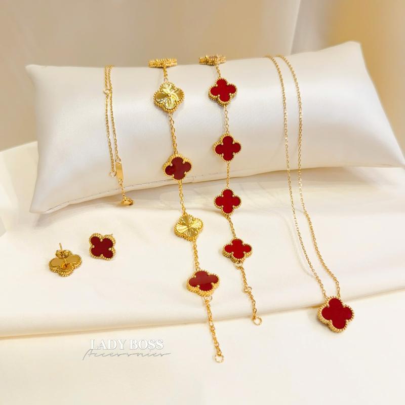 Bộ Phụ Kiện Titan Cỏ Bốn Lá Đỏ Size 1.5cm, Trang Sức Bông Tai Dây Chuyền Và Lắc Tay Cỏ 4 Lá Phối Cắt Phay Chất Liệu Titan Bền Màu Không Đen Gỉ Lady Boss Accessories
