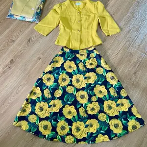Setelan Kuning Cerah dengan Atasan Peplum dan Rok Panjang Motif Bunga Matahari