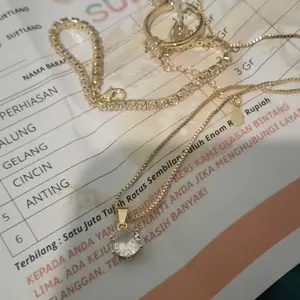 Satu Paket Kalung Permata Putih Satu Beserta Gelang, Anting dan Cincin