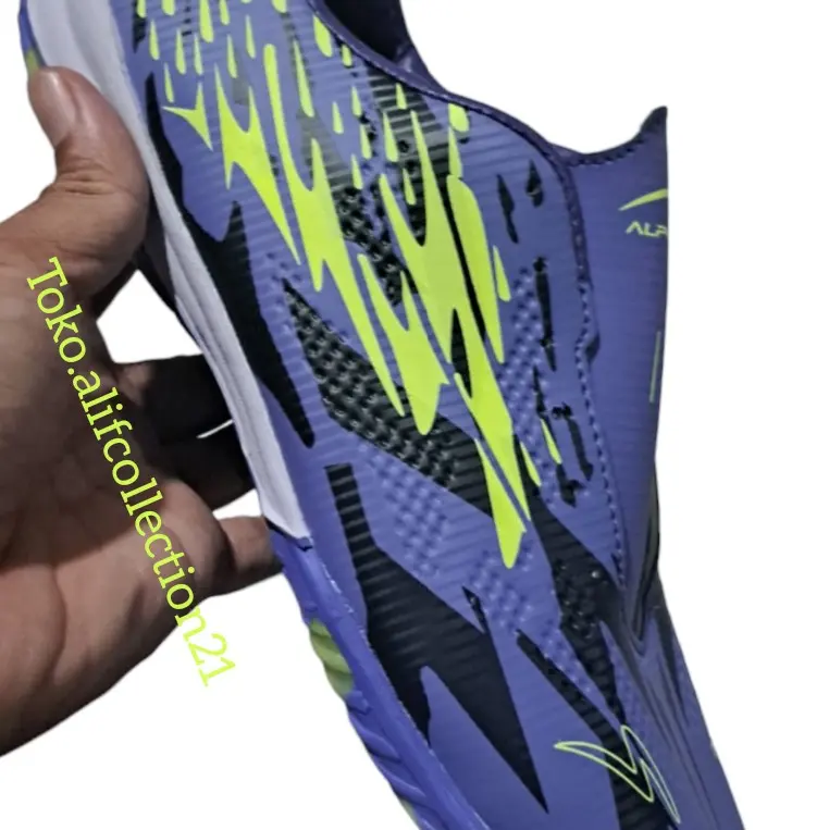 Sepatu sepak bola dan sepatu futsal lengkap dan box
