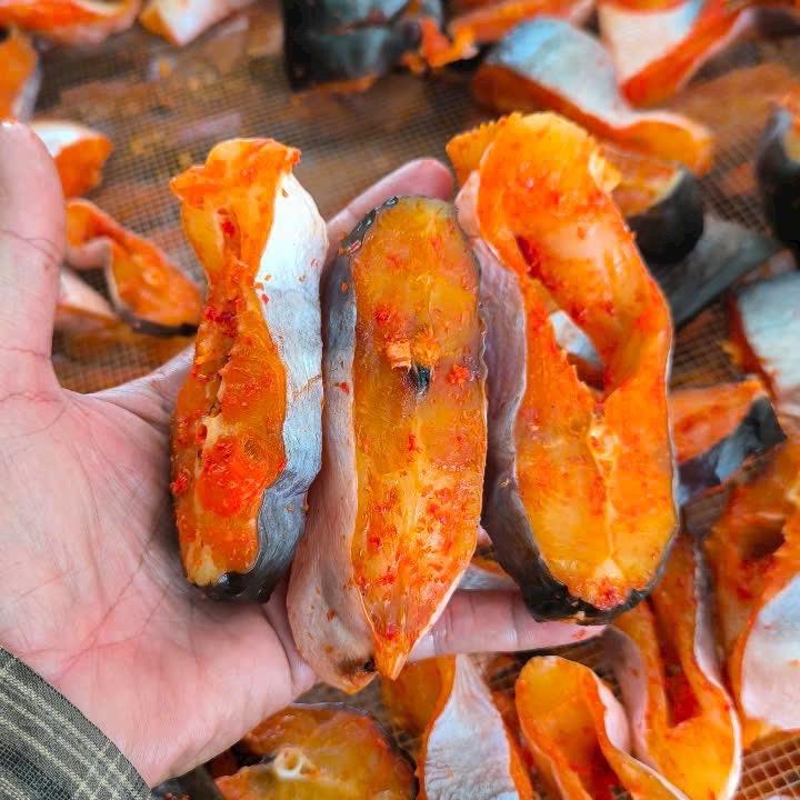 Khô cá dứa khúc sóc tỏi ớt  đóng gói 1 kg Snack Food