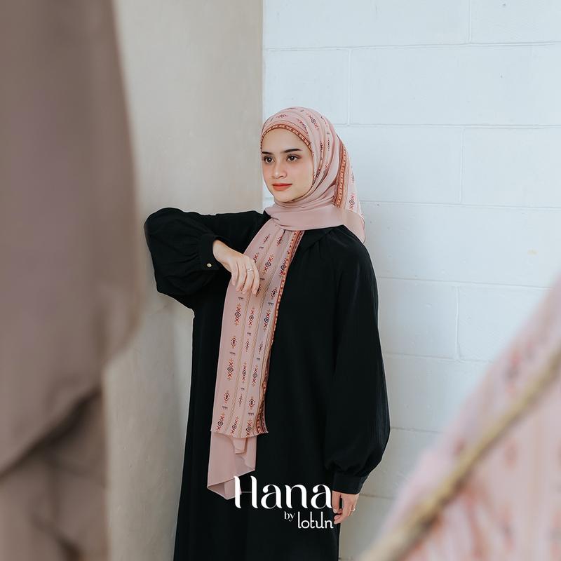 Lotun Hana Series - Hijab Pashmina Instan Printing Motif Etnik Material Premium Simpel Mudah dipakai - Peach Rayon Ceruti 6