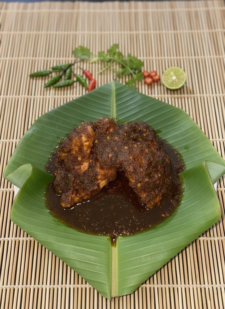 ayam pedas bumbu hitam 1/2 ekor  by helwa cholik Hitam