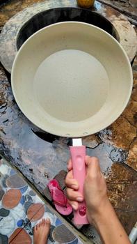 Product Review of Panci Teflon Frypan Marble Enamel / Teflon Frypan Marble Berwarna / Teflon Frypan Enamel Anti Lengket penggorengan anti lengket Kitchenware teflon  serbaguna from d**️ 1