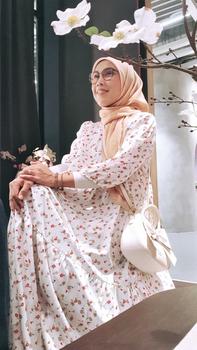 Product Review of Pakaian Musim Bunga Elegan, Gaya Kasual, Untuk Wanita, Diperbuat daripada Kapas, Leher V, Rekaan Bunga, Gaya A-line, Borong Kilang, Sesuai untuk Eropah dan Amerika Syarikat Dress Lengan Casual from s**r 0