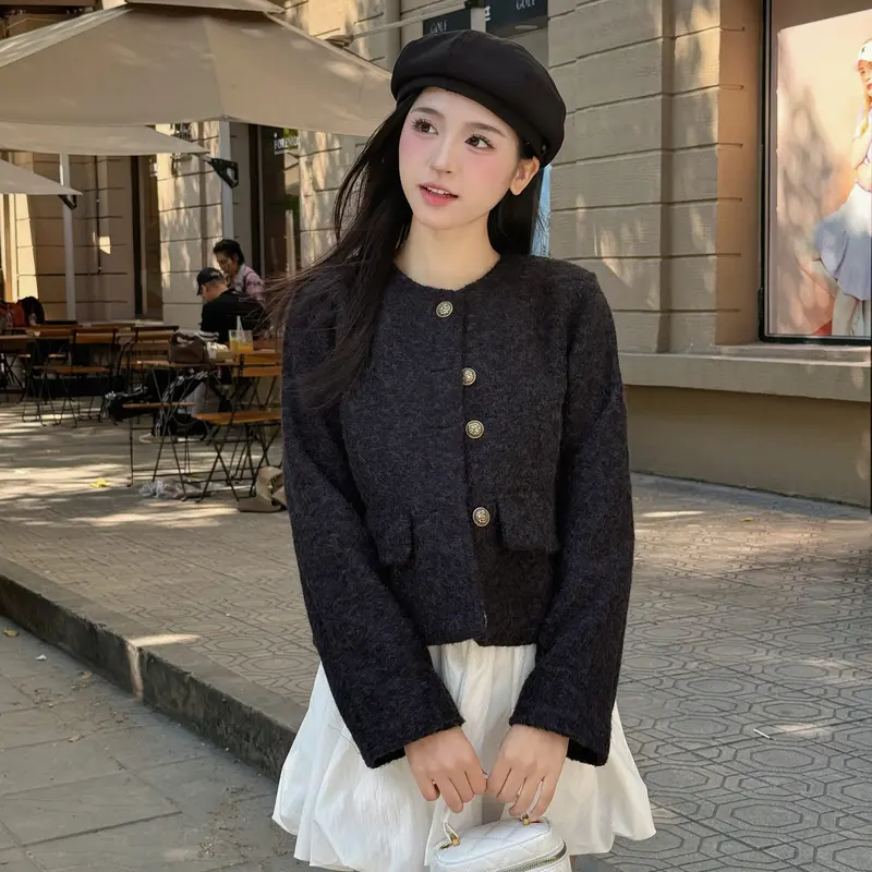 Áo Khoác Dạ Tweed Kiểu Nữ 2 Lớp Có Đệm Vai Dáng Ngắn Basic Chi Tiết Cổ Tròn Cúc Đồng Mùa Thu Đông Kimee - KA688 | BigBuy360 - bigbuy360.vn
