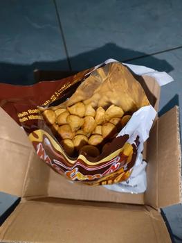Product Review of COD Soes Coklat Cokelat/strawberry/ 500g/1kg /Update kemasan terbaru / merek baru/Malona/ mix rasa/halal Kue Sus Kering Isi soes coklat lumer 1 kgr Enak Murah （Cemilan keluarga, cocok untuk dewasa dan anak-anak） Chocolate Food Makanan Snack Manis from R**A 9**📱 2