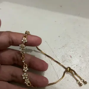 Gelang Tangan "Fantasi Taman Bunga" ala Prancis, Desain yang Penuh Pesona dan Cocok untuk Kencan
