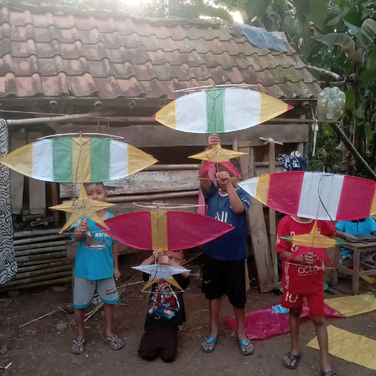 Layang layang model sisir (RANGKA RAKITAN) Bambu