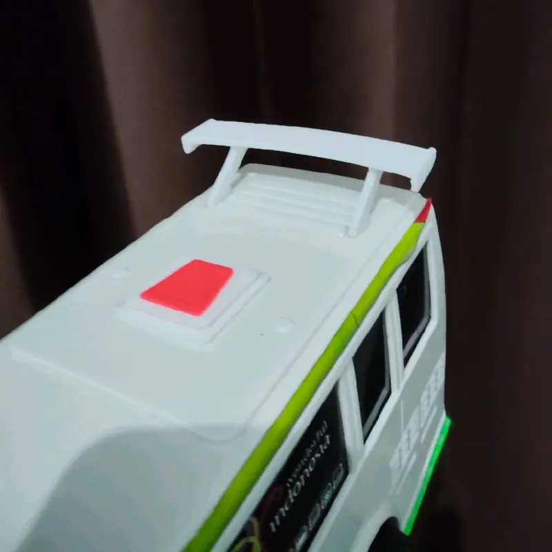 Pintu darurat atau Pentelasi udara adalah asesoris Mainan miniatur bis Toys 3