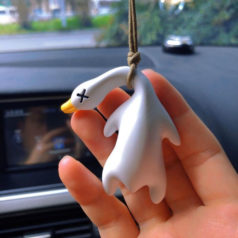 Product Introduction of Color-changing roast duck keychain & changes color when exposed to ultraviolet light, suitable for bag pendants and car pendants for decoration 4