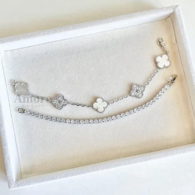 Lắc tay 4 lá mix đá mini cao cấp không gỉ