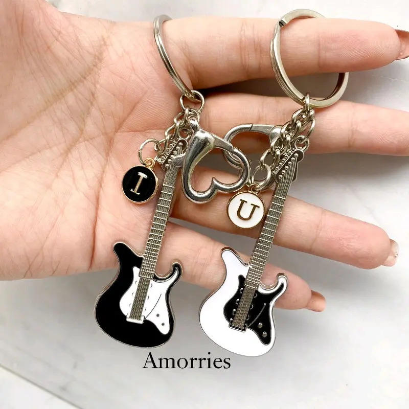 Gantungan Kunci Gitar Couple Huruf/ Keychain Guitar Unik Besar Dan Kecil 2