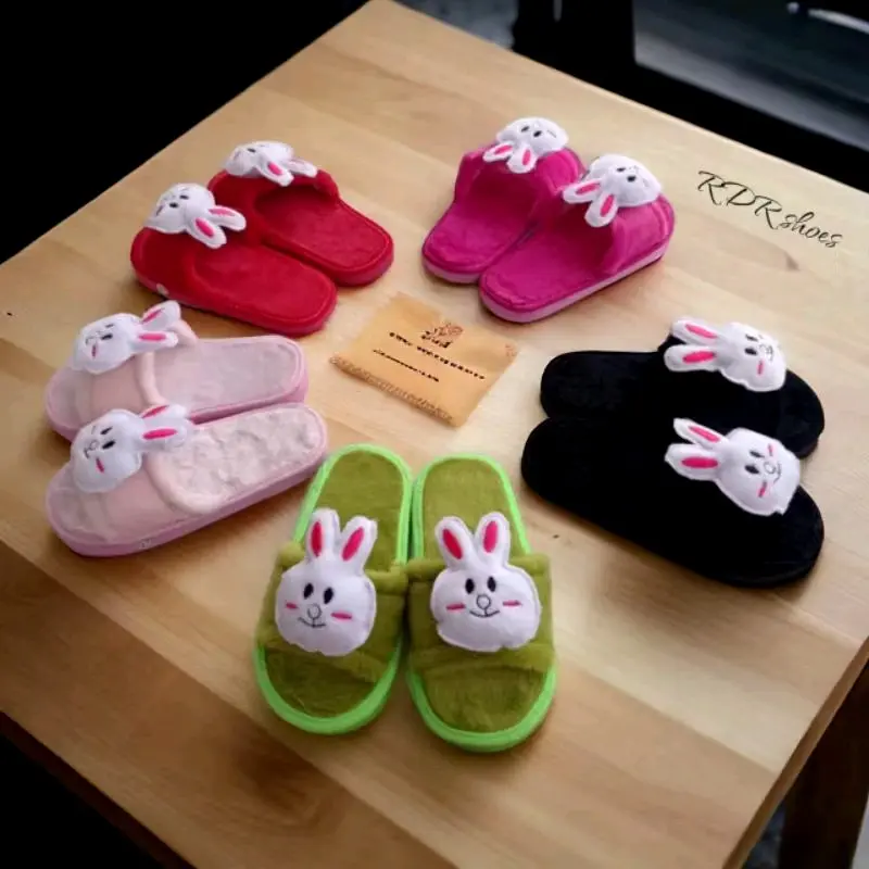 Sandal Rumah Anak dengan Hiasan Boneka Rabbit Lucu Model Kokop, Full Bulu