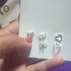 【Sktlz】Set Anting Mingguan 7 Pasang Sederhana & Elegan, Multifungsi dengan Desain Hati Manis untuk Wanita