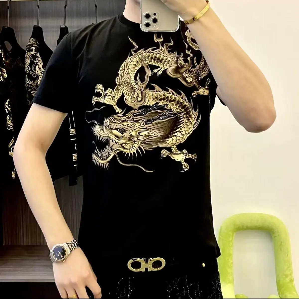 Kaos Fashion Unise Pria dan Wanita Muda dengan oversize clothing tshirt