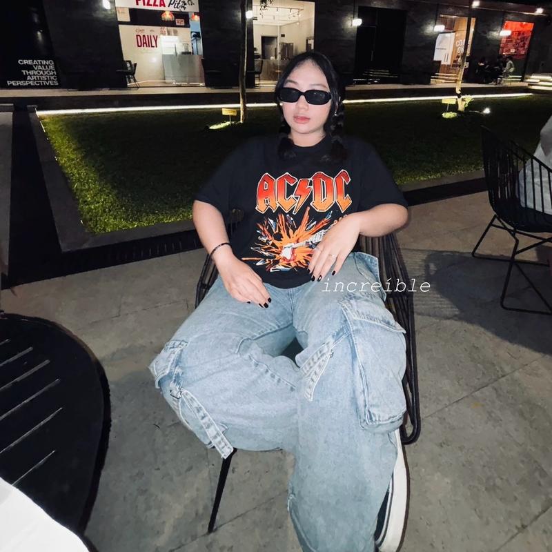 Kaos Band Vintage ACDC Motif Guitar Explosion Logo Katun Combed Lembut Hitam Sablon Lengan Pendek | T-Shirt Pria  Dewasa Distro Bandung Metal | Baju Atasan Cowok Skena Style Keren 5