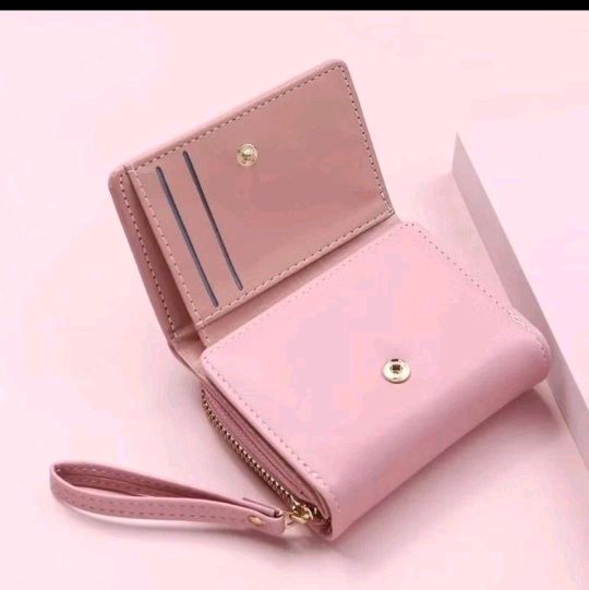 Dompet Mini Aurora Impor untuk Wanita dengan 5 Slot Kartu Tempat Uang Kertas Koin Desain Elegan Praktis dan Fungsional dari Kulit Sintetis Tahan Lama