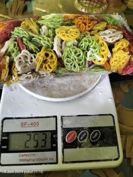 Product Review of Paket 1 KG Krupuk SEBLAK Mentah isi 4 macam Goreng Food from F**m 1